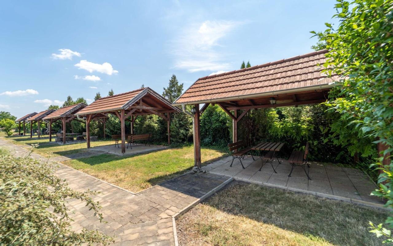 Apartmany Karmon Park Veľký Meder Екстериор снимка